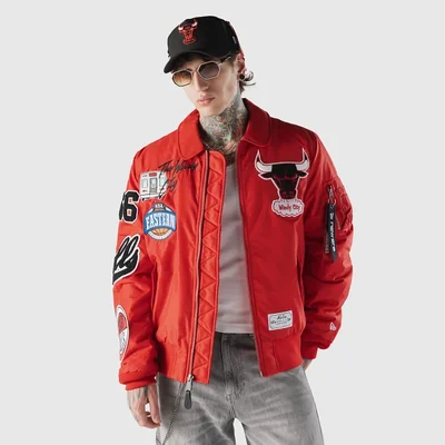 Chamarra CWU 45/P Chicago Bulls Alpha Industries X NBA Rojo