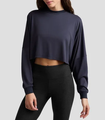 Playera para entrenamiento Studio Luxe cuello redondo manga larga lisa Mujer