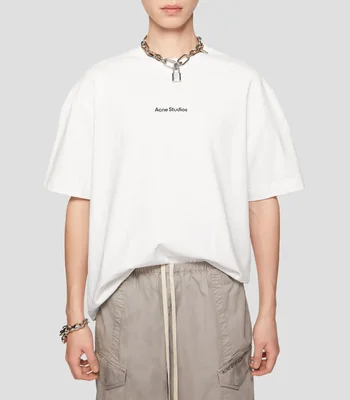Playera cuello redondo manga corta lisa con nombre de marca Hombre
