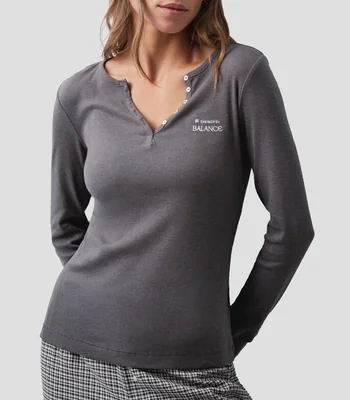 Playera cuello Henley manga larga lisa Mujer