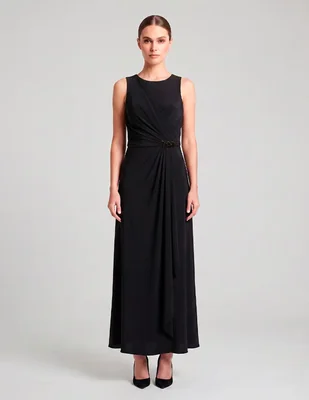 Vestido largo de fiesta escote Regular