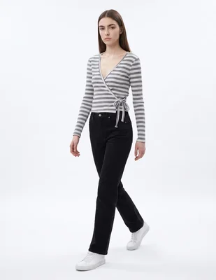 Suéter cuello cruzado para mujer