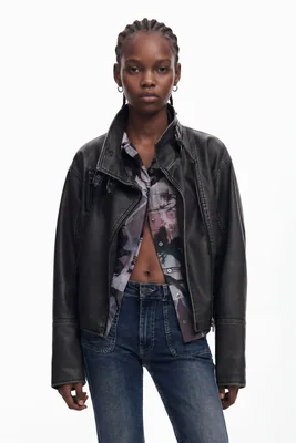 Biker efecto piel oversize